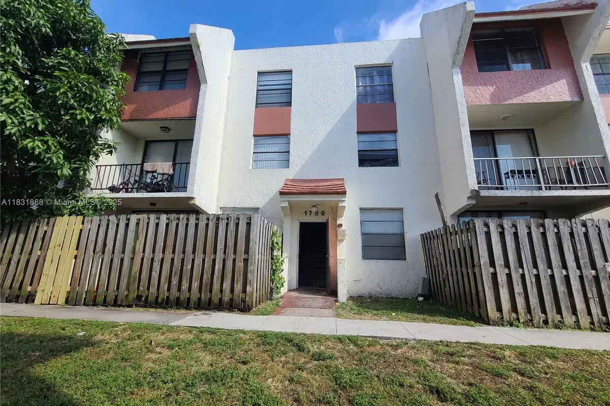 1750 NW 55th Ave # 103, Lauderhill FL 33313