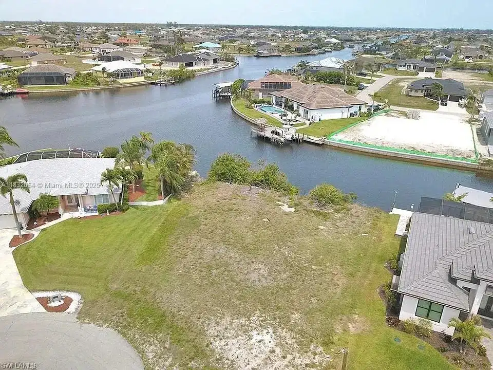 1253 NW 39th Ave, Cape Coral FL 33993