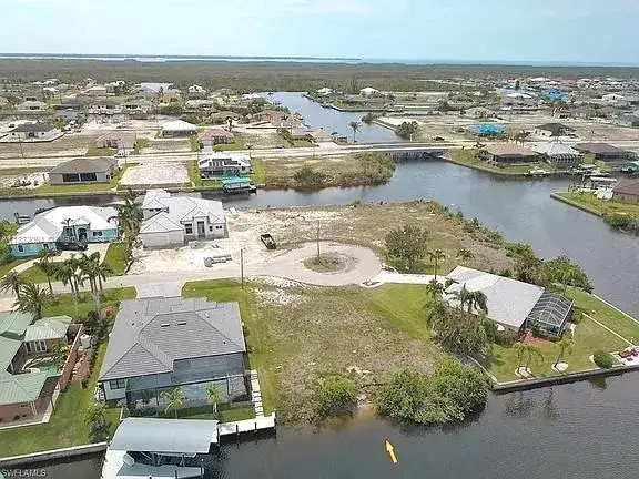 1253 NW 39th Ave, Cape Coral FL 33993 photo 3