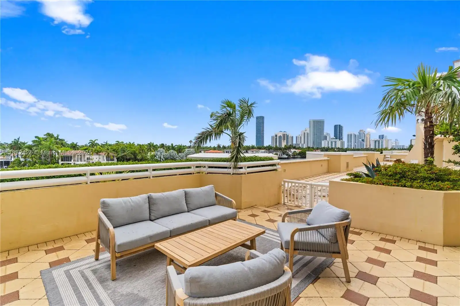 20191 E Country Club Dr # 407, Aventura FL 33180 photo 2
