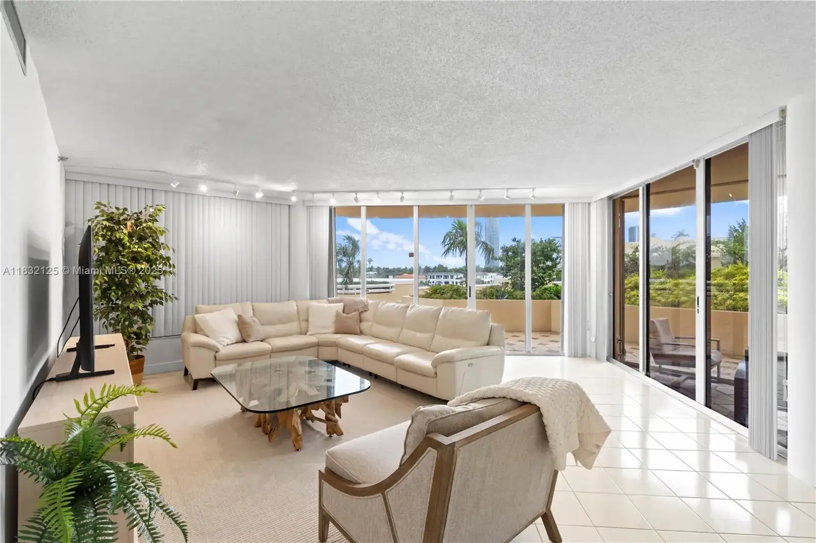 20191 E Country Club Dr # 407, Aventura FL 33180 photo 5