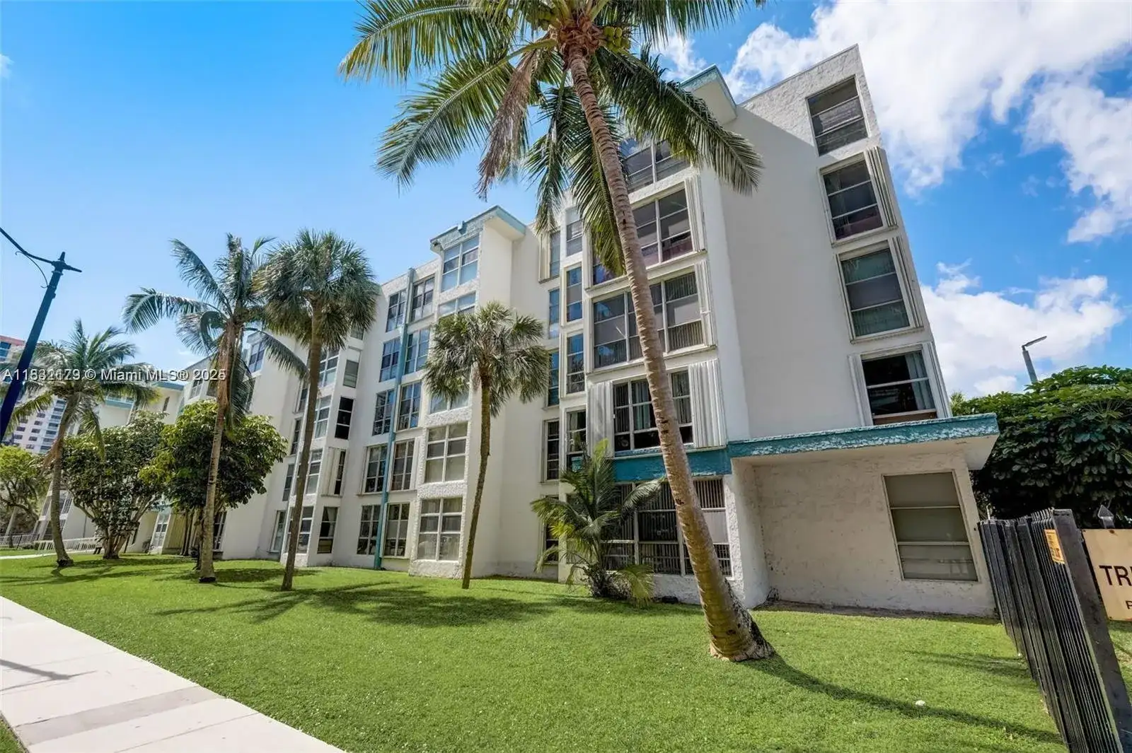 17620 Atlantic Blvd # 315, Sunny Isles Beach FL 33160 photo 2