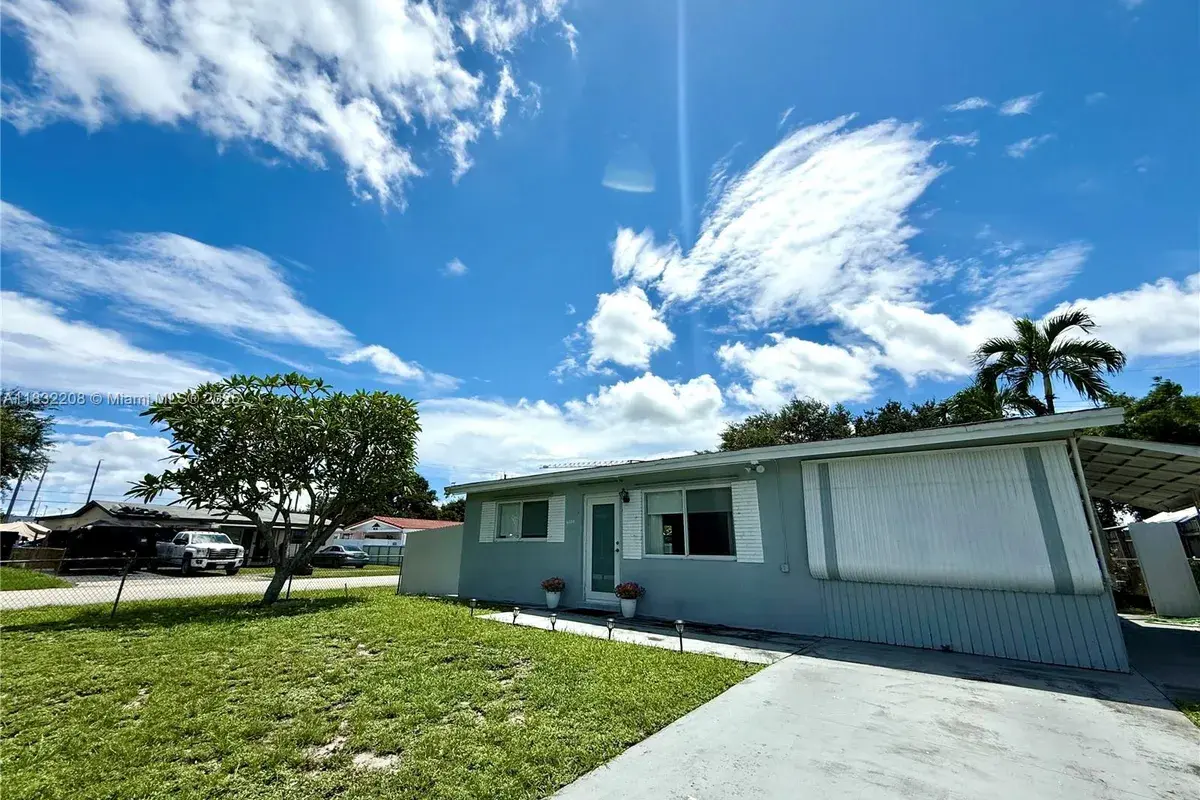 6100 Madison St, Hollywood FL 33023