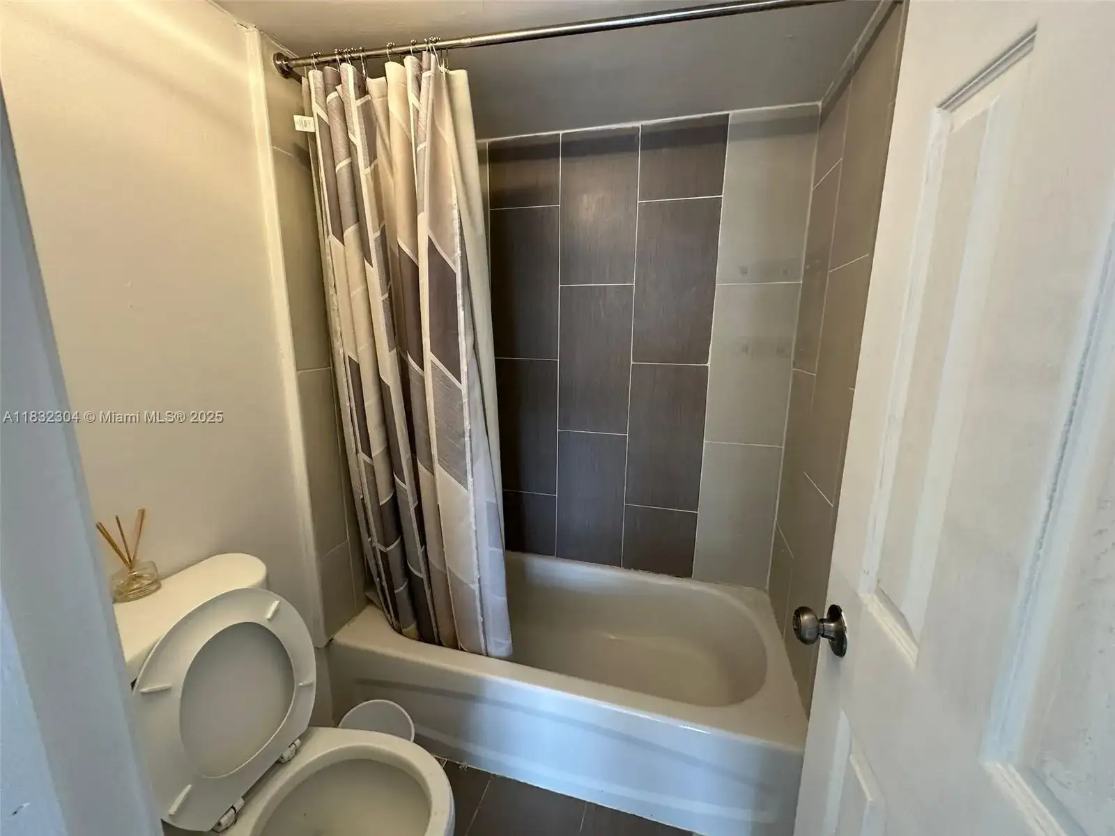 1301 NE Miami Gardens Dr # 506W, Miami FL 33179 photo 5