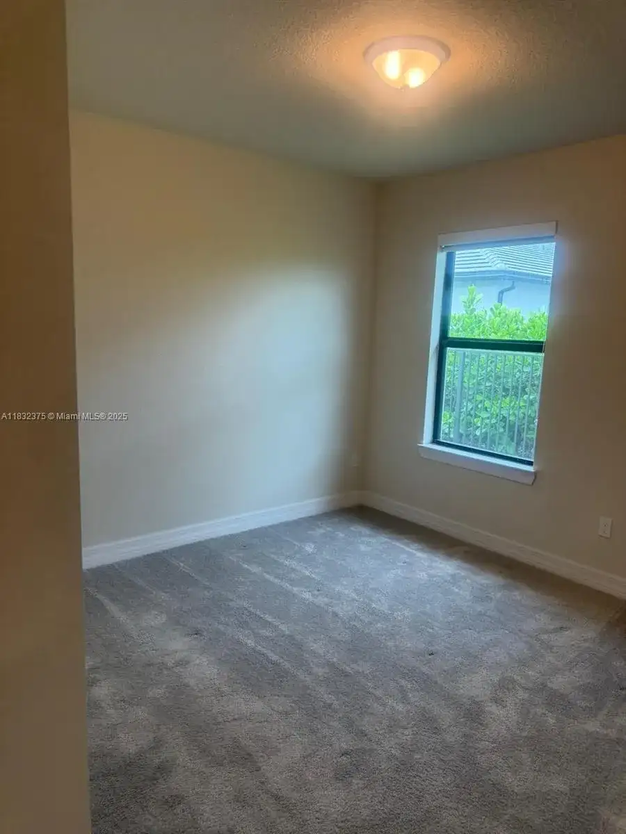 3141 Tamarind Dr, Lauderdale Lakes FL 33311 photo 4