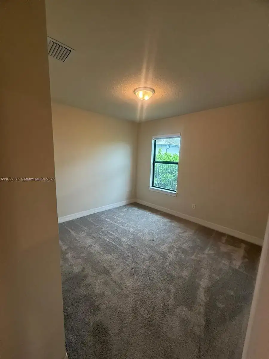 3141 Tamarind Dr, Lauderdale Lakes FL 33311 photo 5