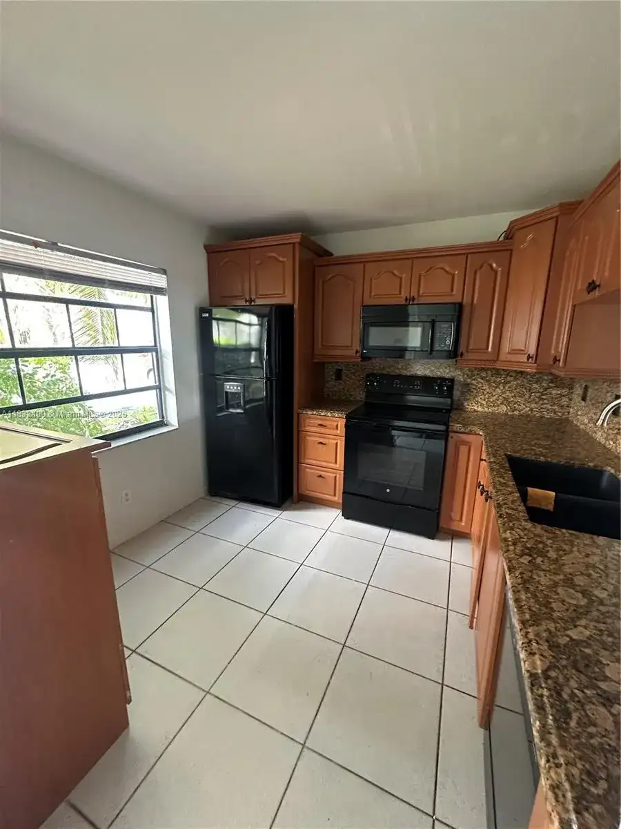 10431 NW 3rd St, Pembroke Pines FL 33026 photo 4