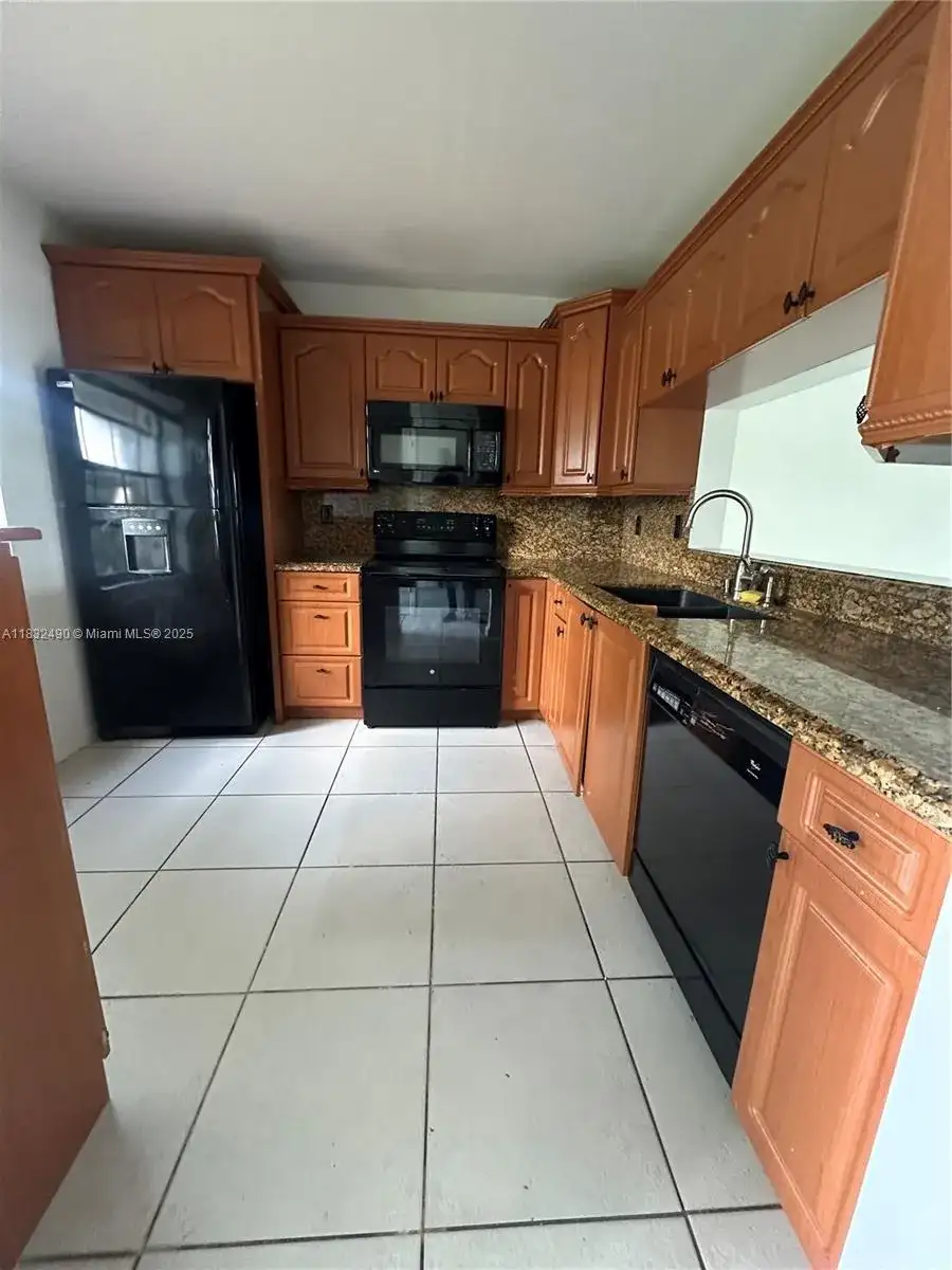 10431 NW 3rd St, Pembroke Pines FL 33026 photo 5