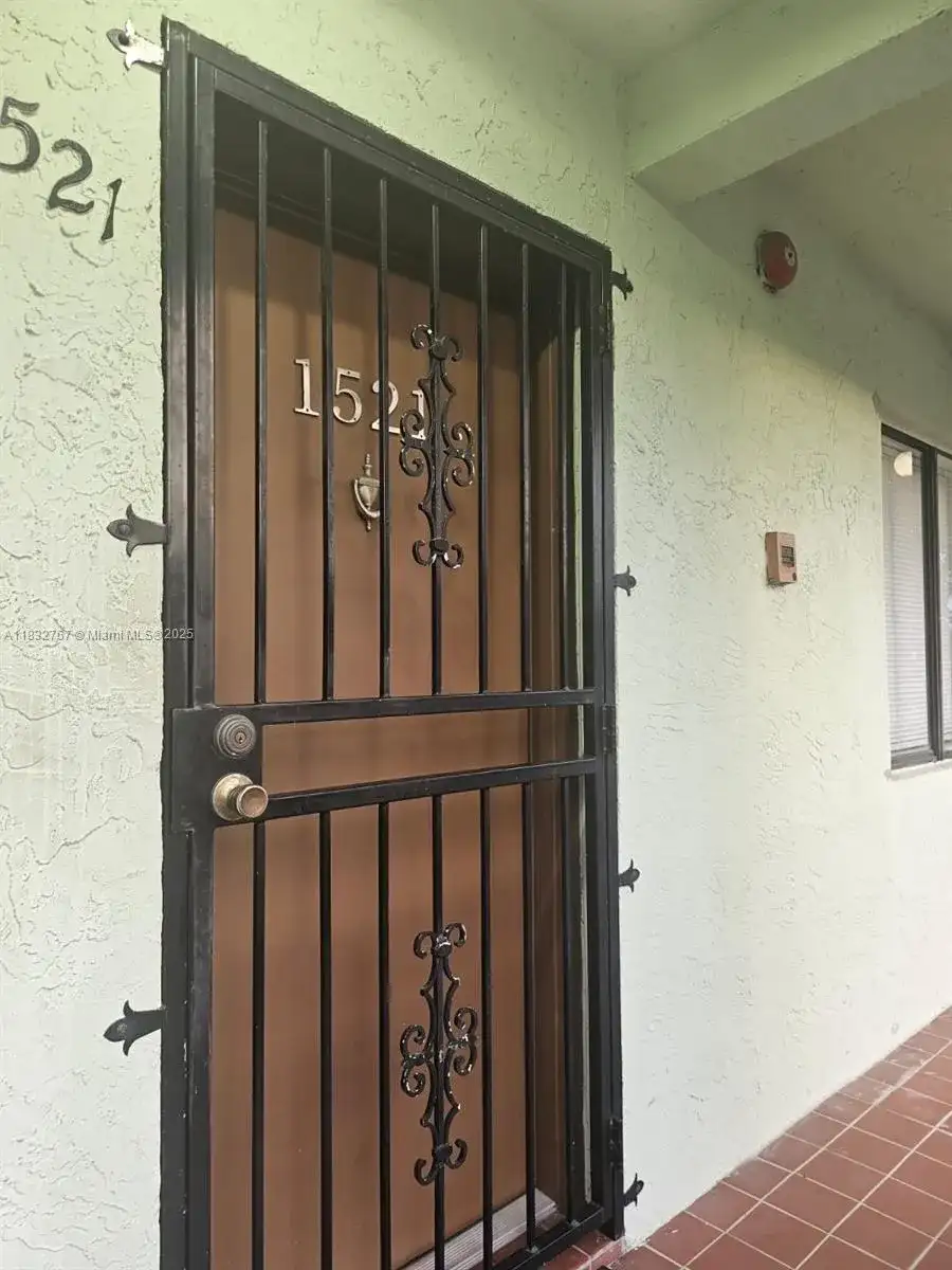 1521 W 42nd Pl # 18, Hialeah FL 33012 photo 3