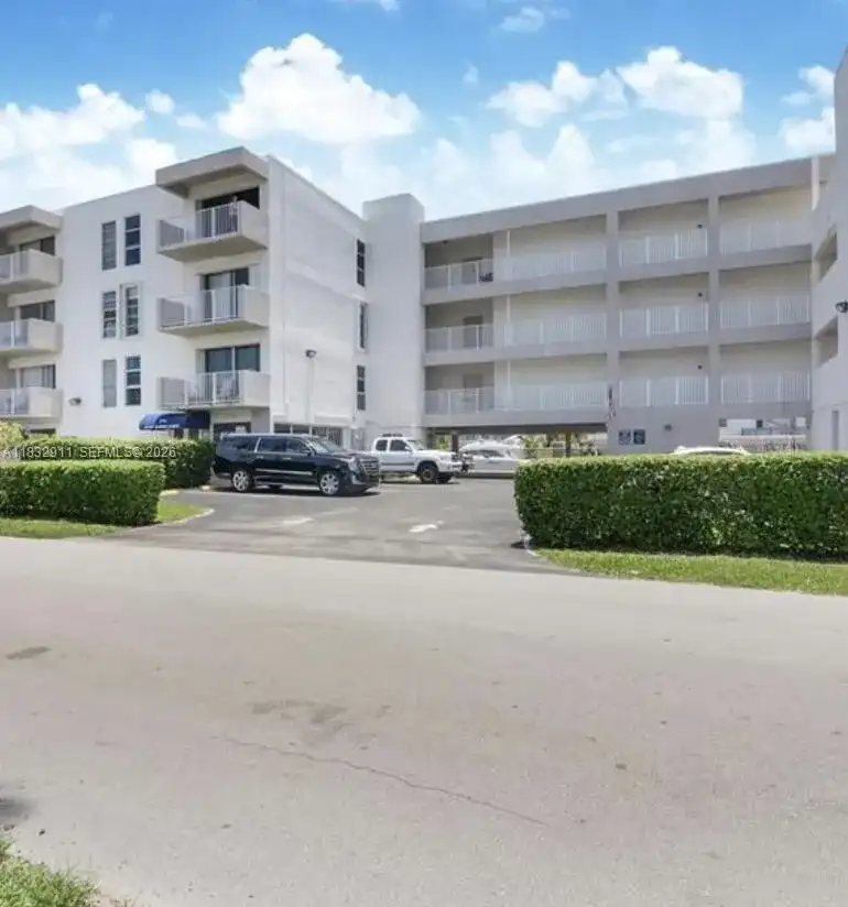 3716 NE 168th St # 303, North Miami Beach FL 33160