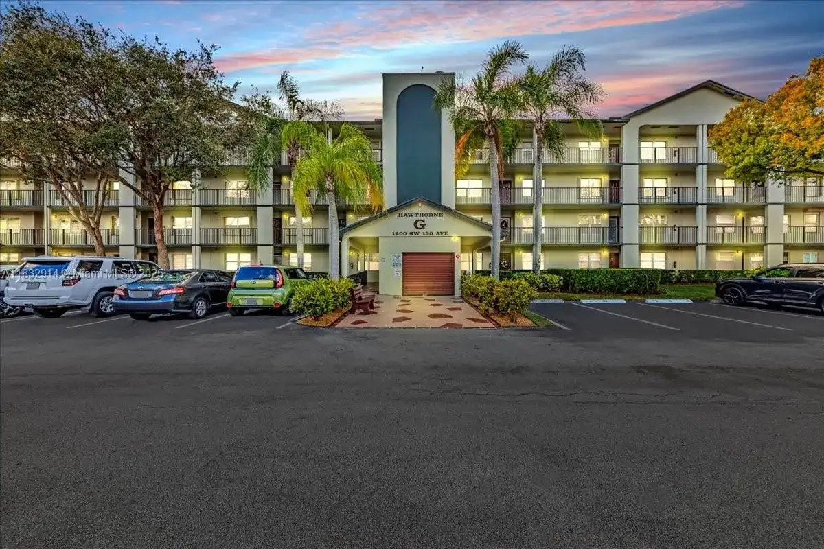 1200 SW 130th Ave # 412G, Pembroke Pines FL 33027 photo 3