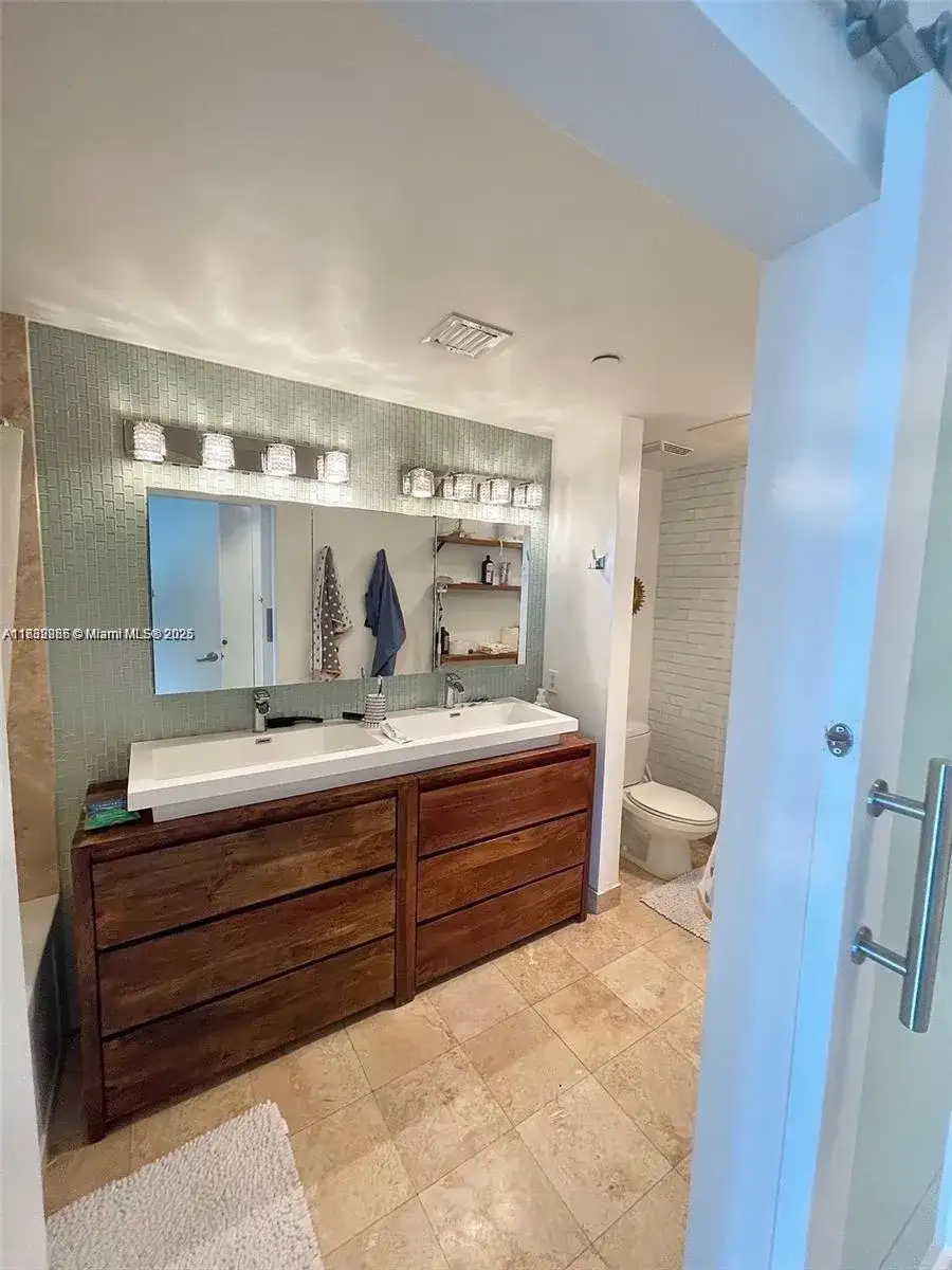 350 S Miami Ave # 3602, Miami FL 33130 photo 4