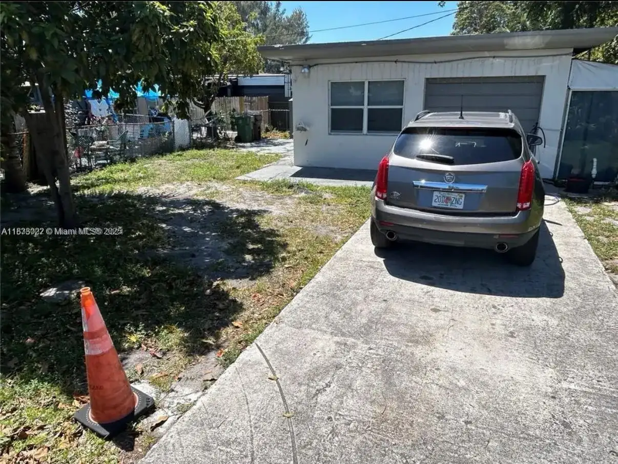 791 E 22nd St, Hialeah FL 33013 photo 2