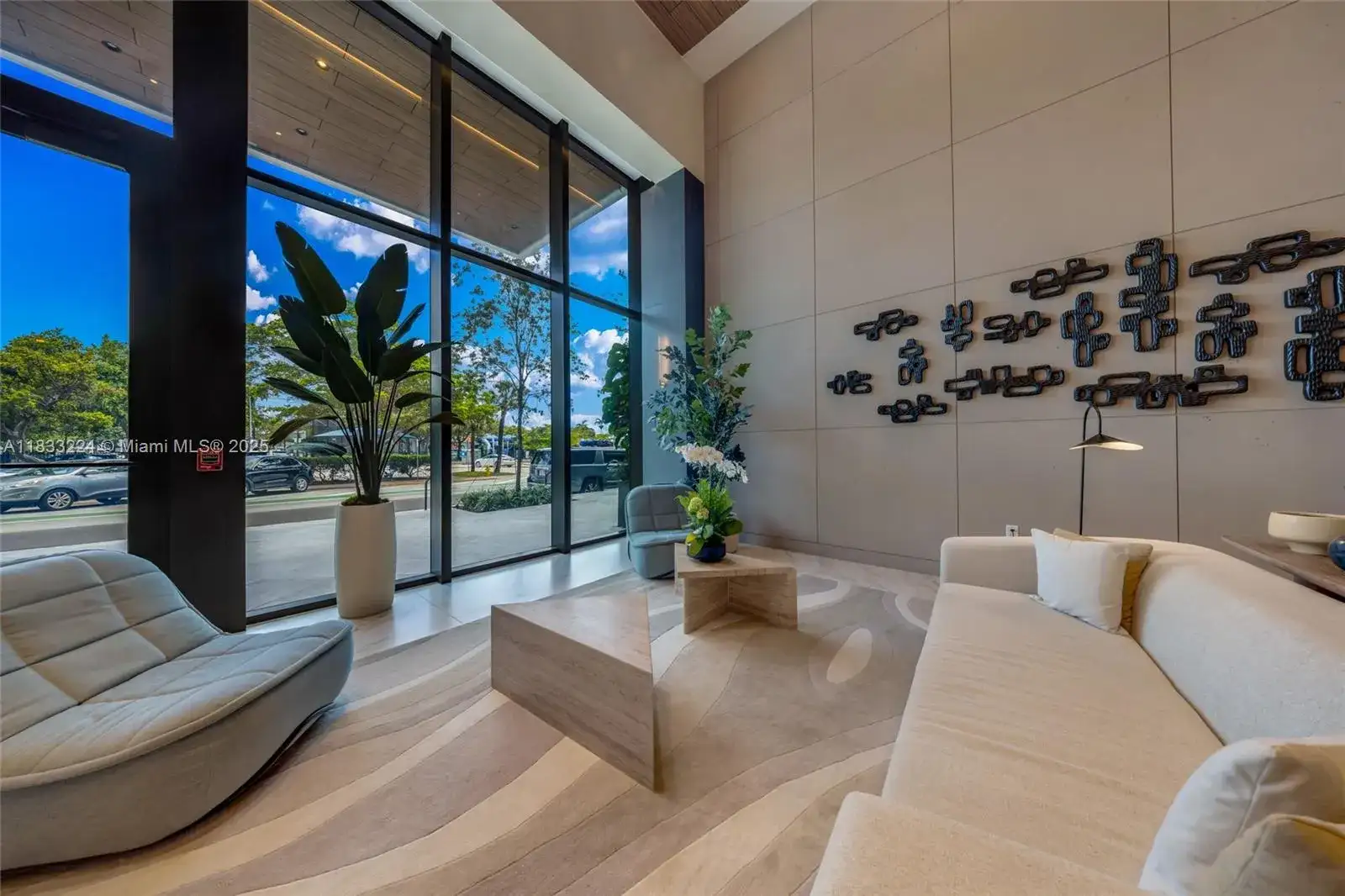 580 72 # 910, Miami Beach FL 331441 photo 4