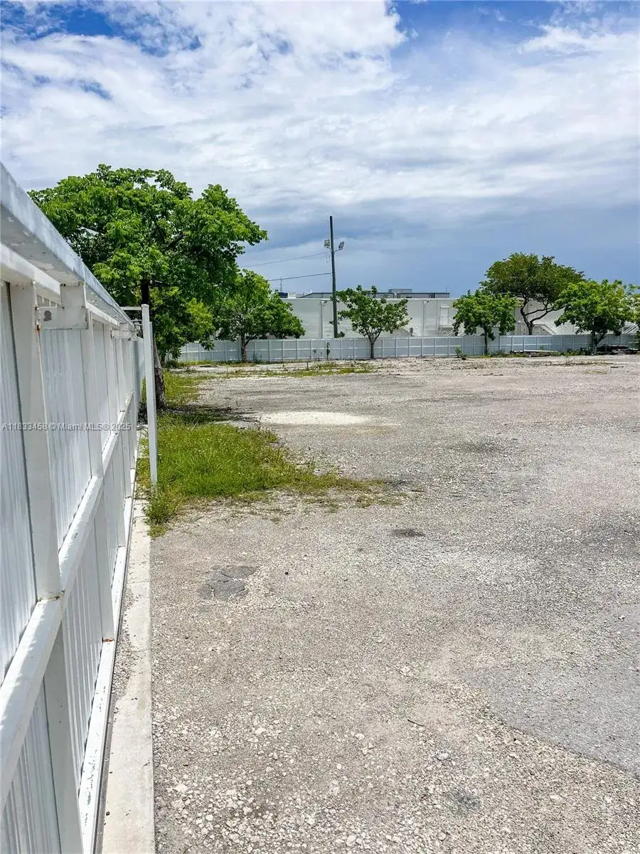 1401 NW 108th Ave, Sweetwater FL 33172 photo 3