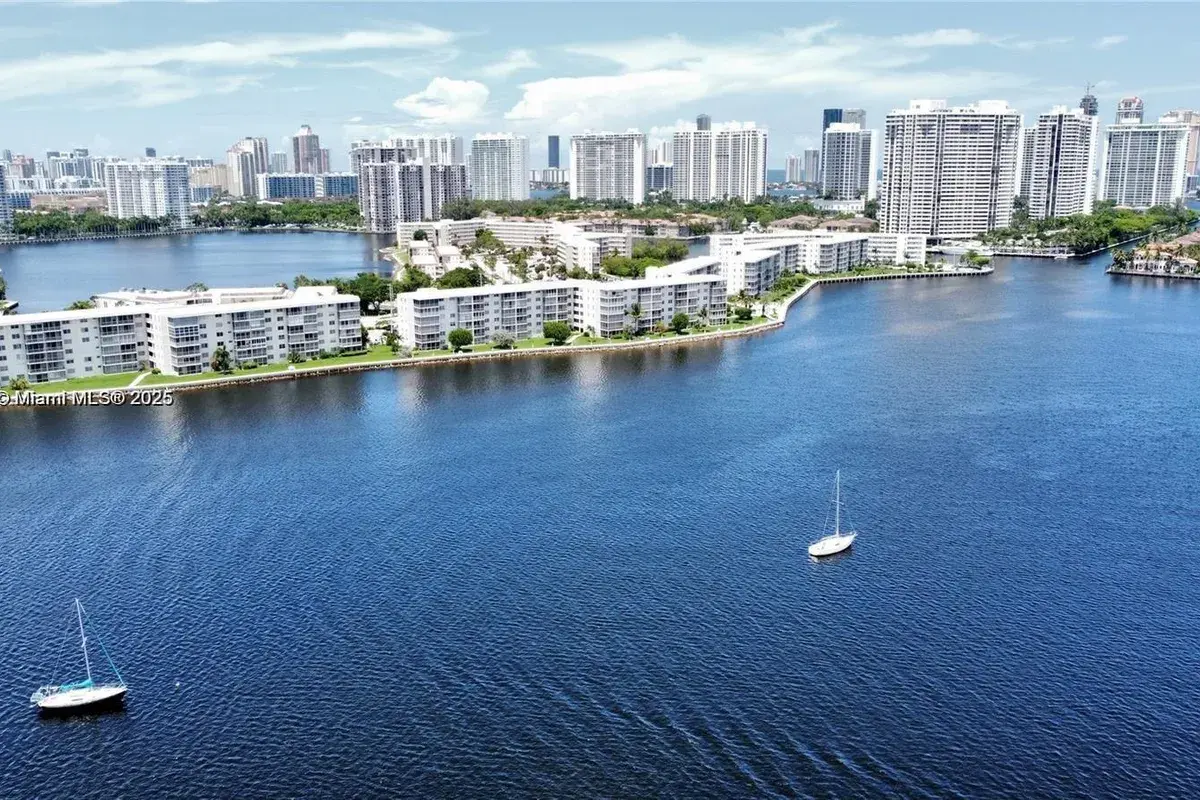 2903 Point East Dr # K611, Aventura FL 33160