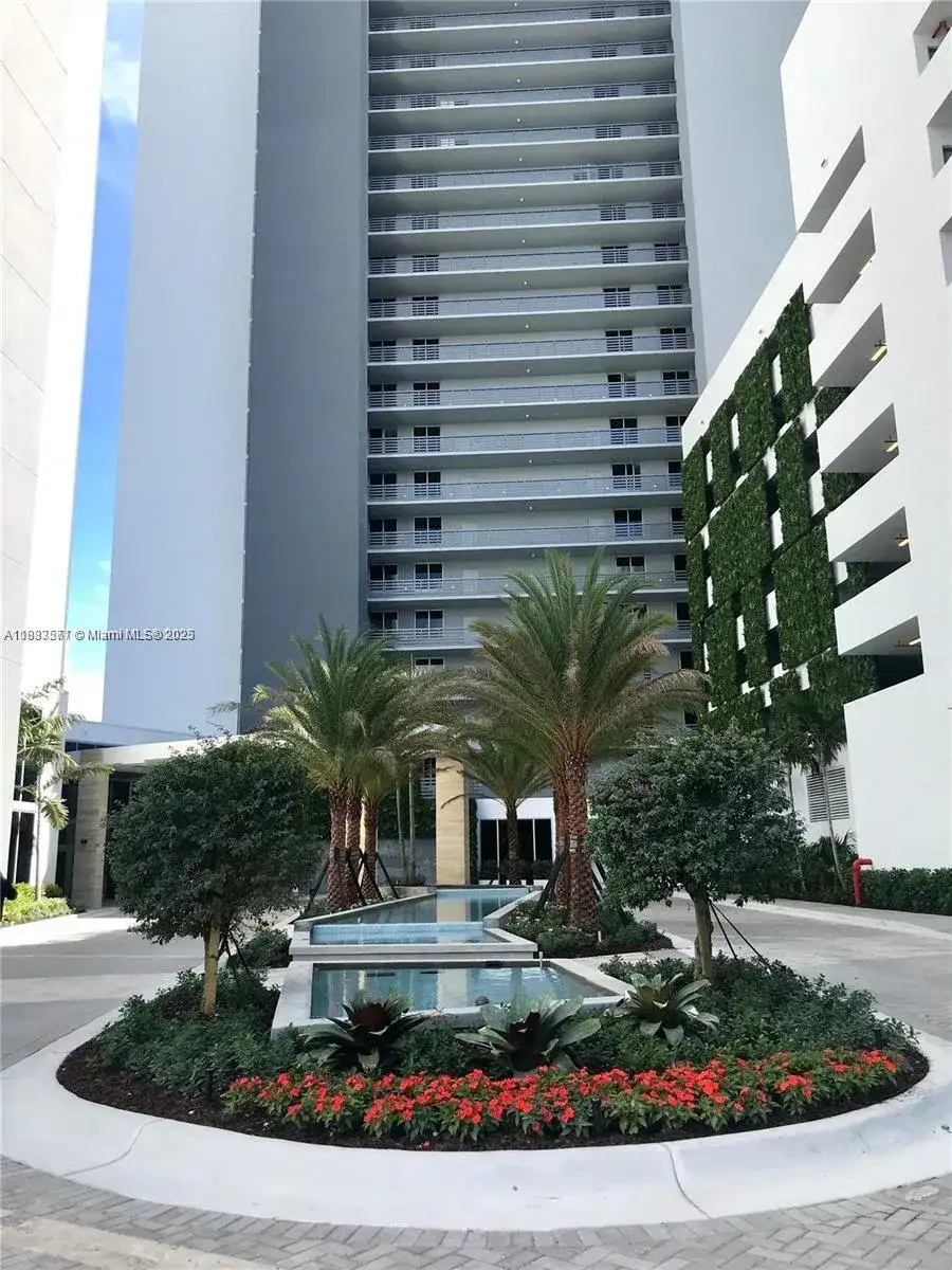 16385 Biscayne Blvd # 2702, North Miami Beach FL 33160 photo 2
