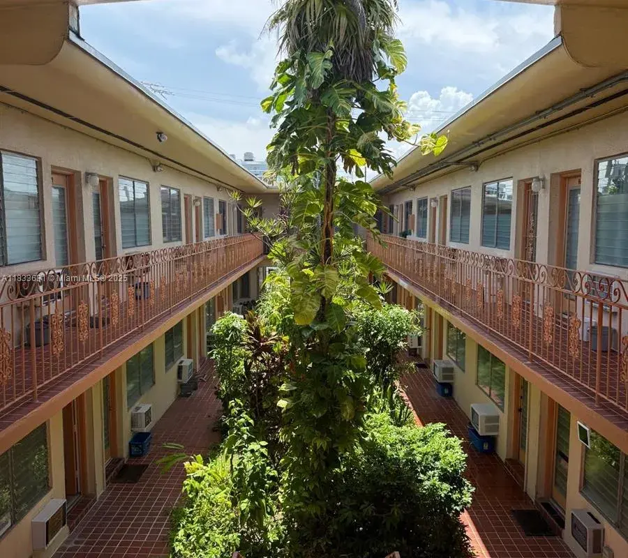 1050 Pennsylvania # 24, Miami Beach FL 33139