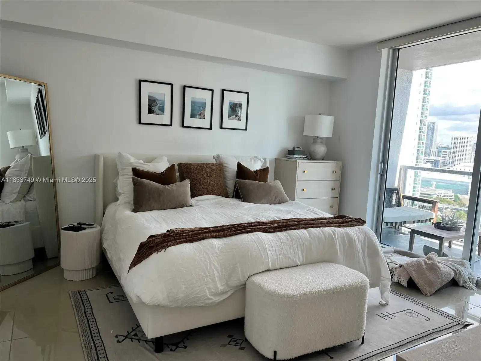 55 SE 6th St # 2305, Miami FL 33131 photo 4