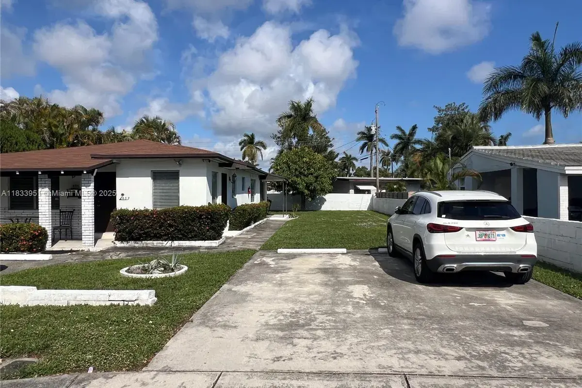 809 NE 2nd St # 2, Hallandale Beach FL 33009