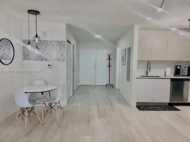 19380 NE 26th Ave # 304, Miami FL 33180 photo 3