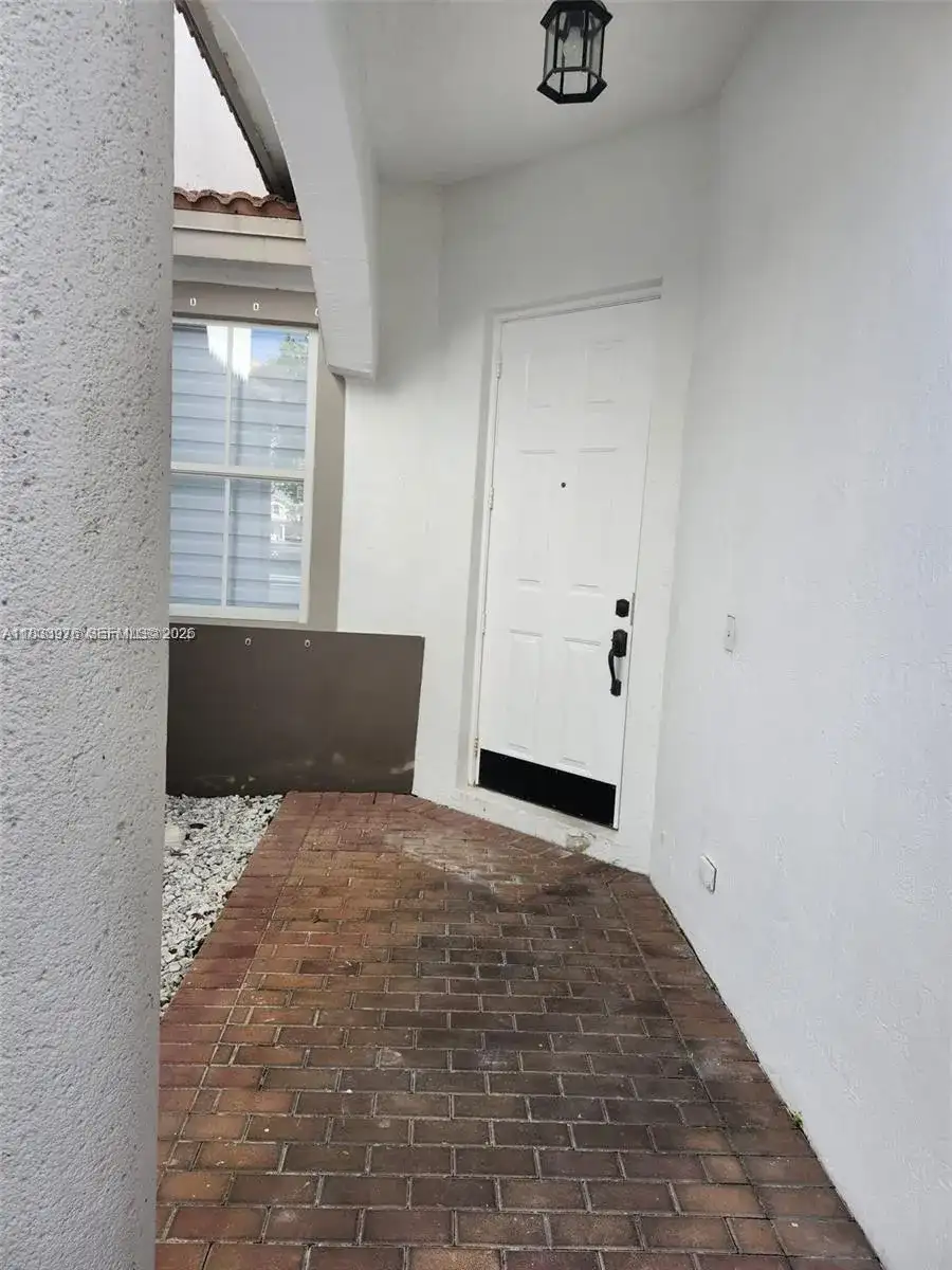 8465 NW 108th Path, Doral FL 33178 photo 4