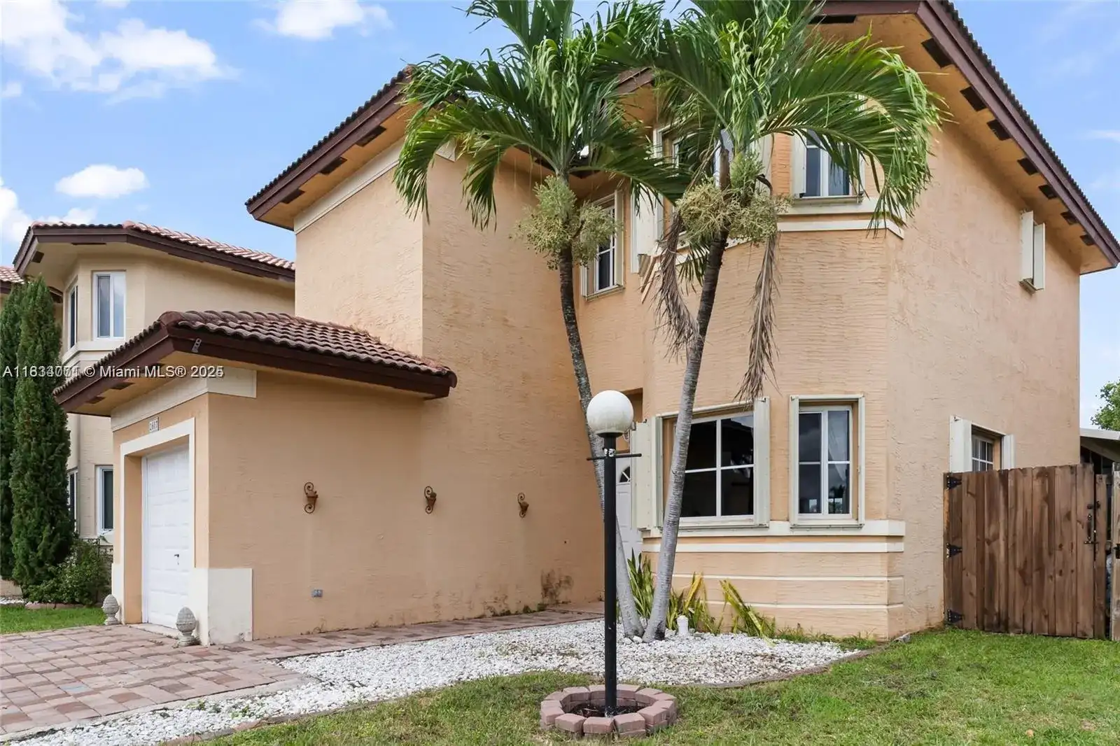 2617 NE 41st Cir, Homestead FL 33033 photo 2