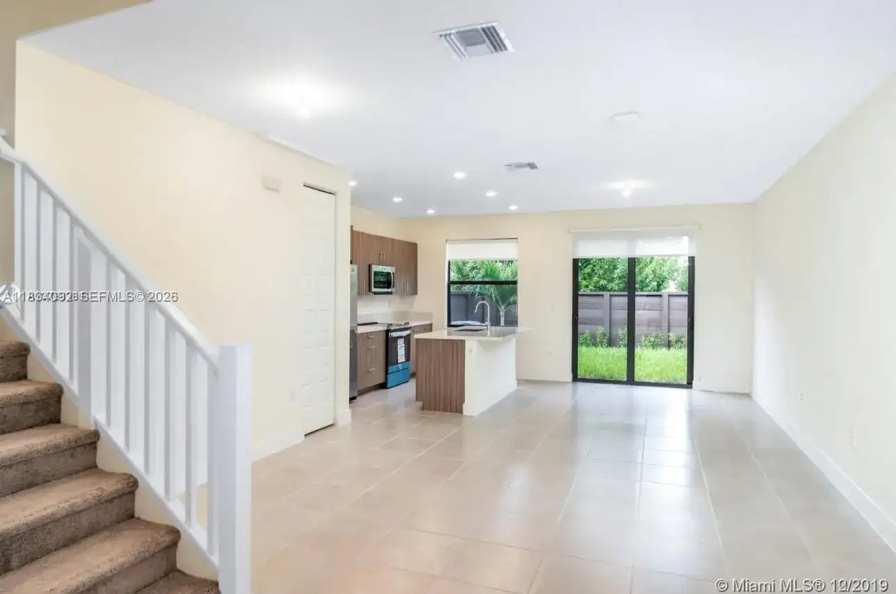 15842 NW 91 Ct # 15842, Miami Lakes FL 33018 photo 2