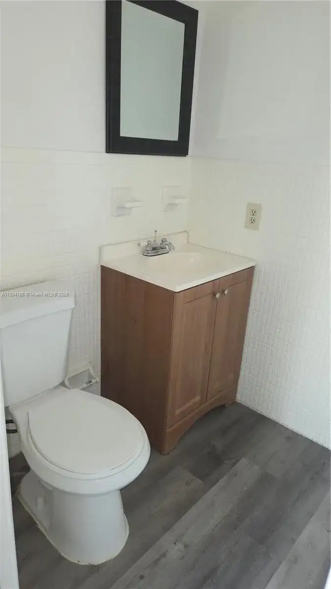502-504 Phippen Waiters Rd # 3, Dania Beach FL 33004 photo 3