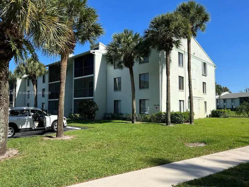 3606 Alder Dr # F2, West Palm Beach FL 33417