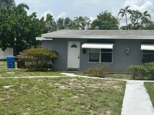 1271 NE 32nd St, Oakland Park FL 33334