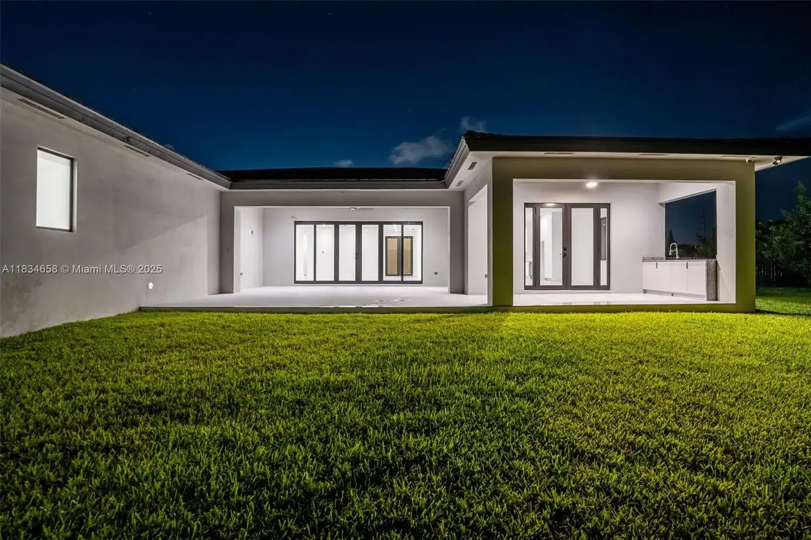 8220 SW 193rd Terrace, Cutler Bay FL 33157 photo 2