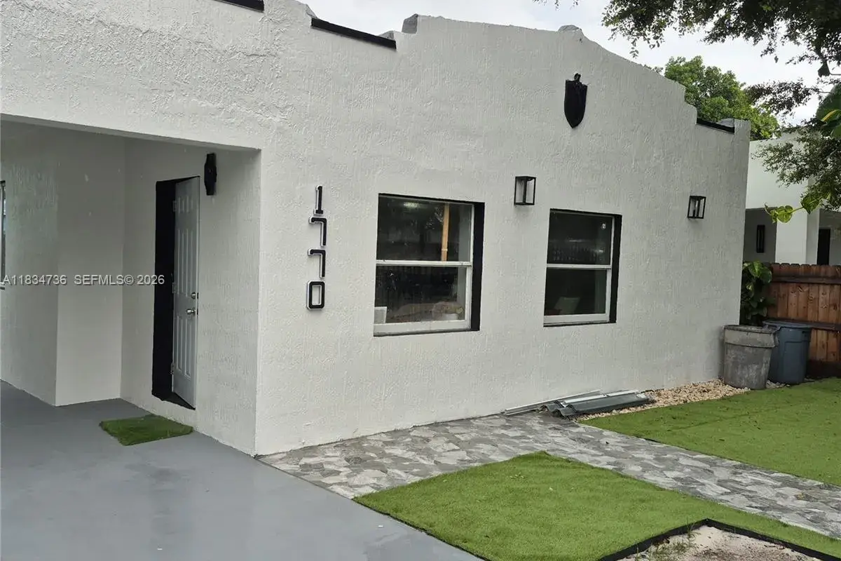 1770 NW 44th St, Miami FL 33142
