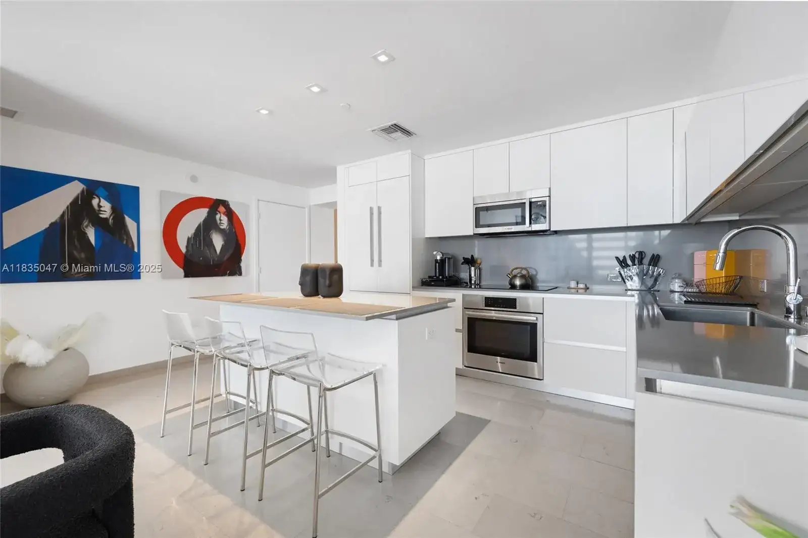 88 SW 7th St # 1010, Miami FL 33130 photo 3