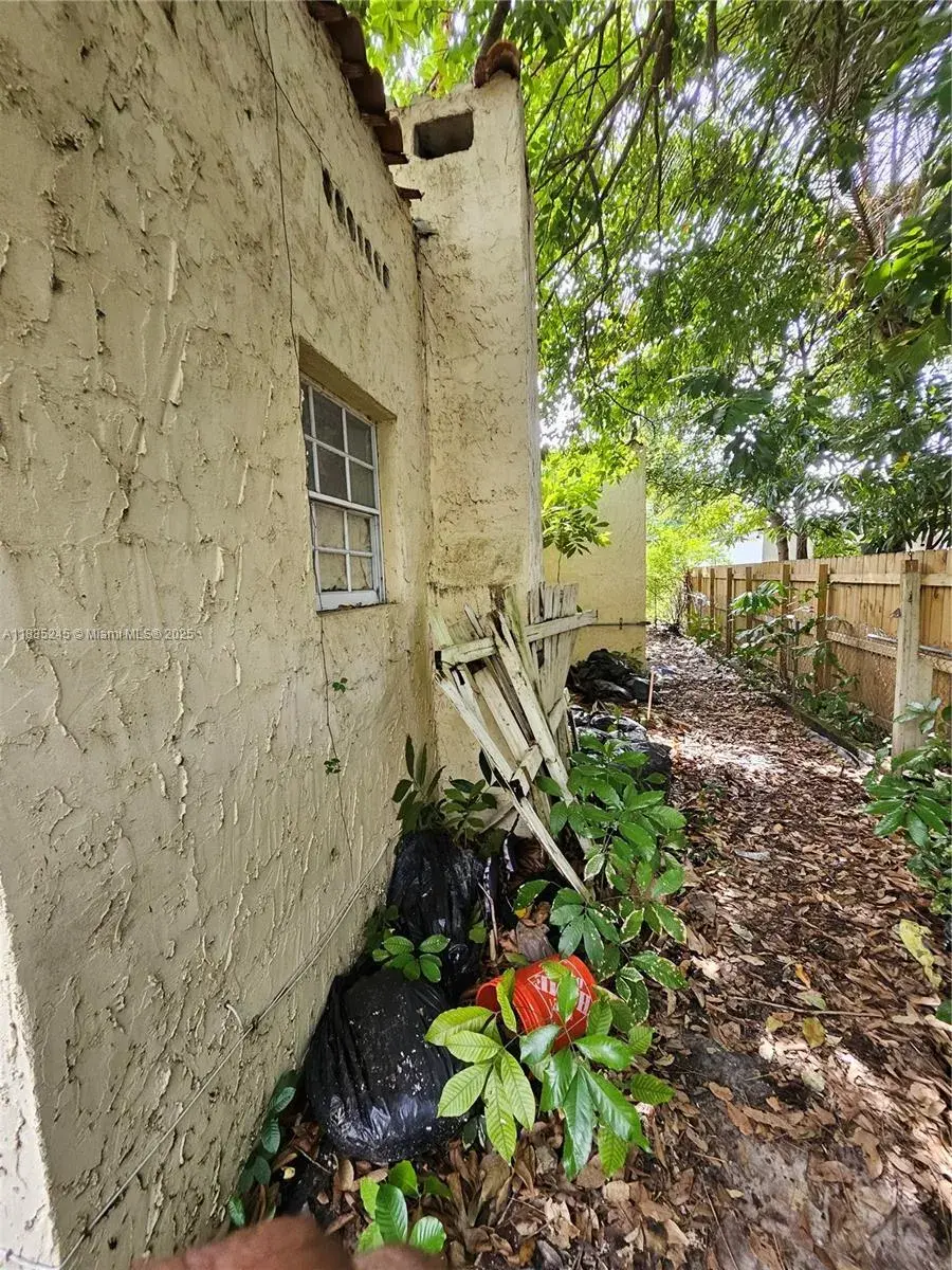 6721 NW 3rd Ave, Miami FL 33150 photo 3
