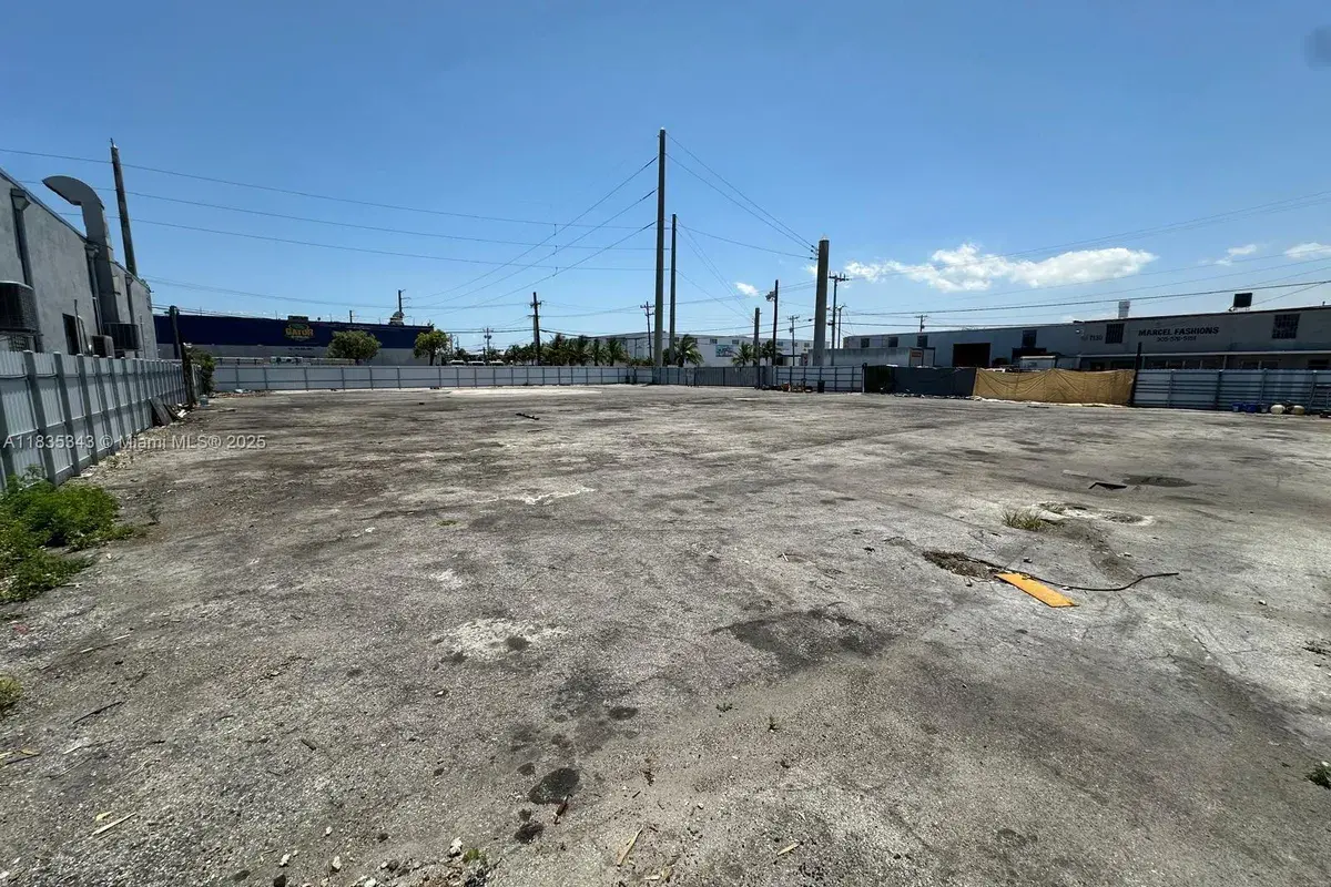 7121 NW 35th Ave, Miami FL 33147