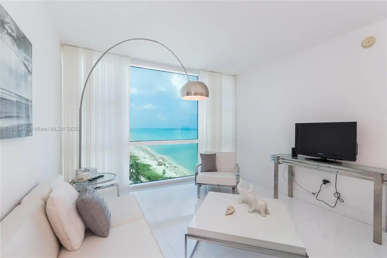 1 bedroom 1 bath Residential for sale at 6801 Collins Ave # 1415, Miami Beach FL 33141