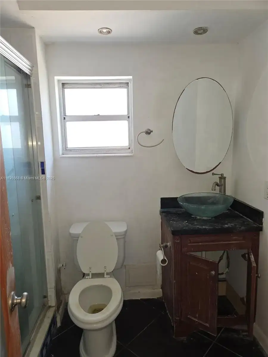 400 Kings Point Dr # 401, Sunny Isles Beach FL 33160 photo 2