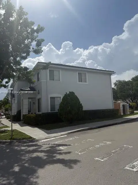 7325 nw 174 te # 104, Miami Lakes FL 33015