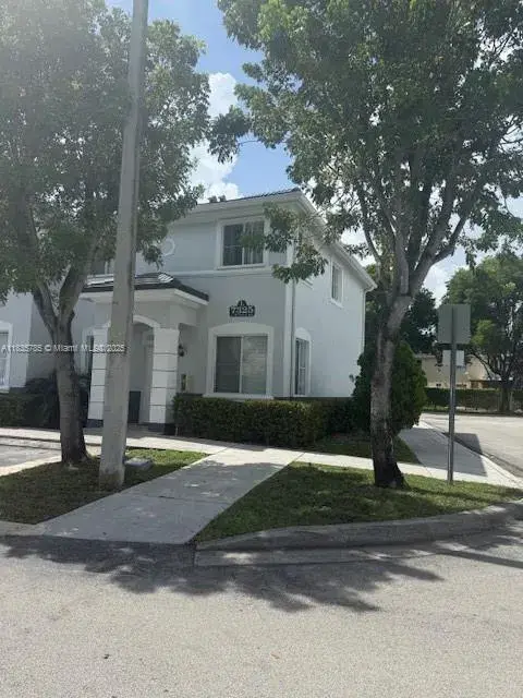 7325 nw 174 te # 104, Miami Lakes FL 33015