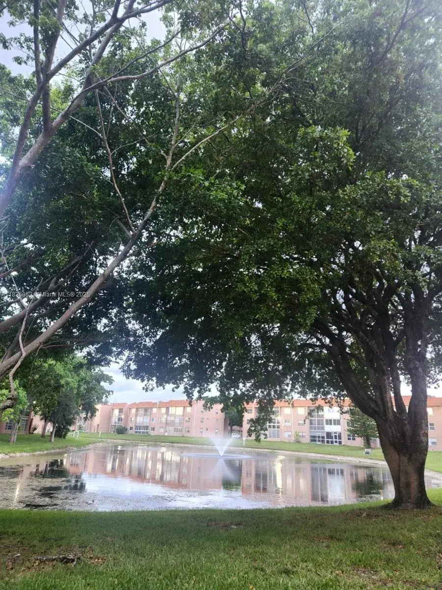 9800 Sunrise Lakes Blvd # 309, Sunrise FL 33322
