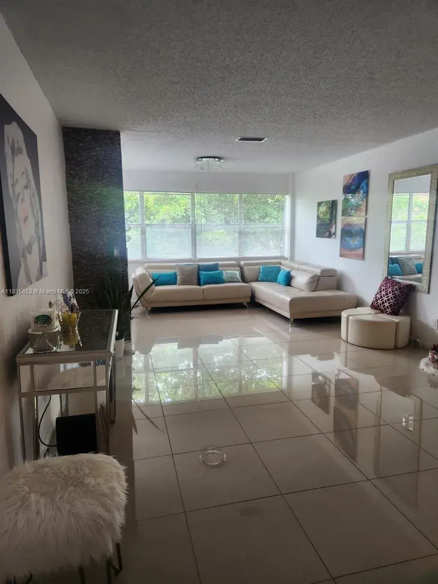 9800 Sunrise Lakes Blvd # 309, Sunrise FL 33322