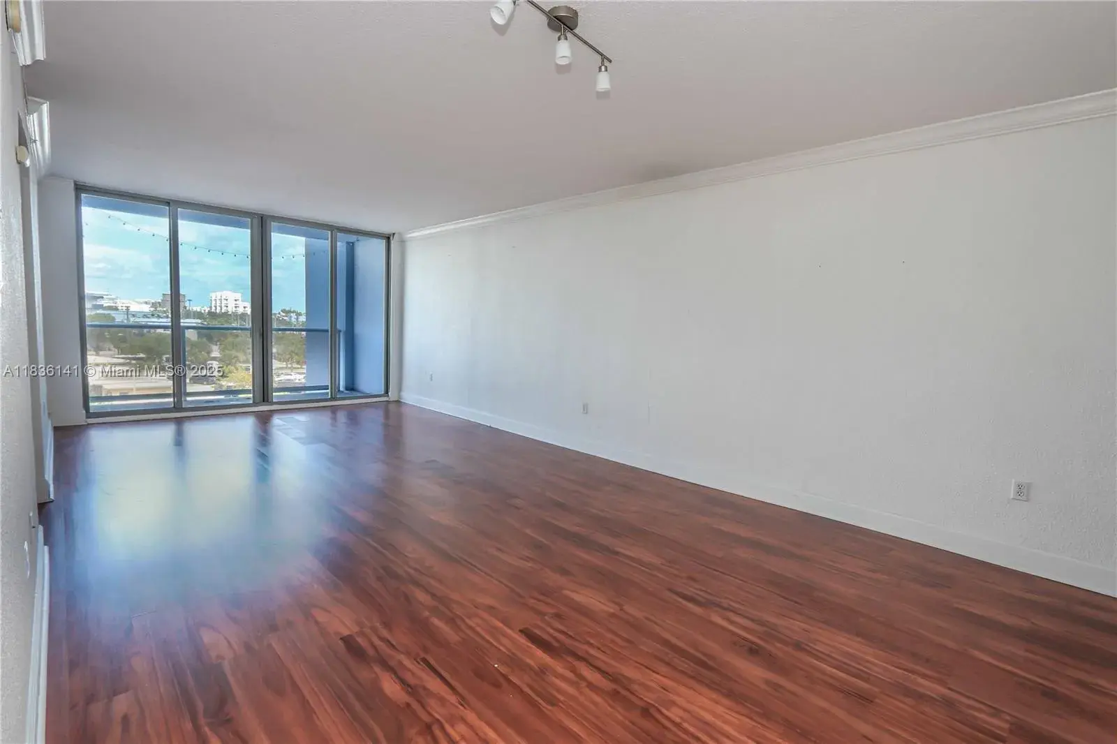 401 69 ST # 411, Miami Beach FL 33141