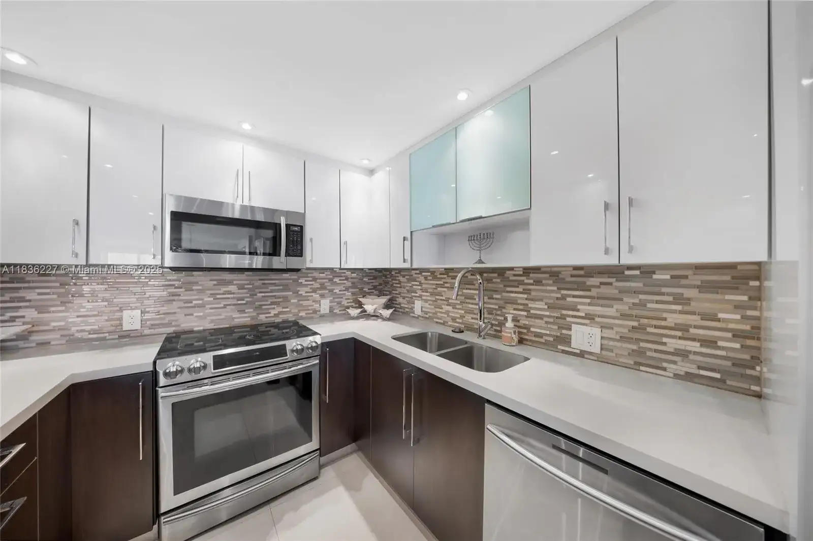 100 Bayview Dr # 1905, Sunny Isles Beach FL 33160 photo 2