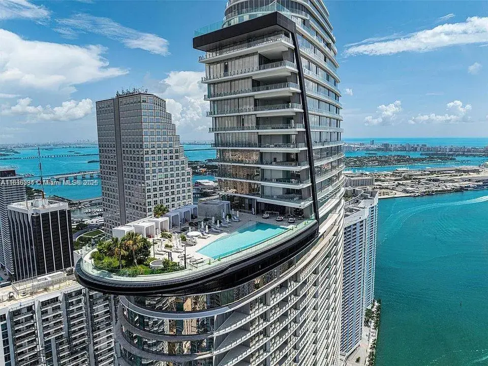 3 bedroom 3 bath Residential for sale at 300 Biscayne Blvd way # 4707, Miami FL 33131