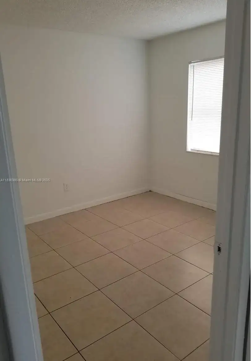 911 NE 209th Ter # 106, Miami FL 33179 photo 4