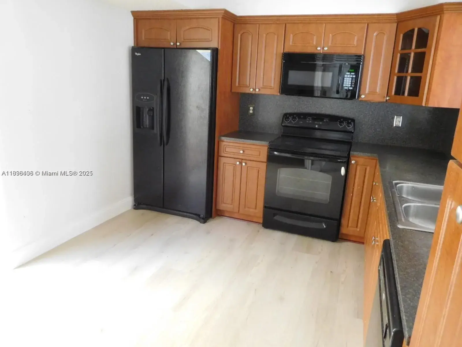 323 Ives Dairy Rd # 06, Miami FL 33179