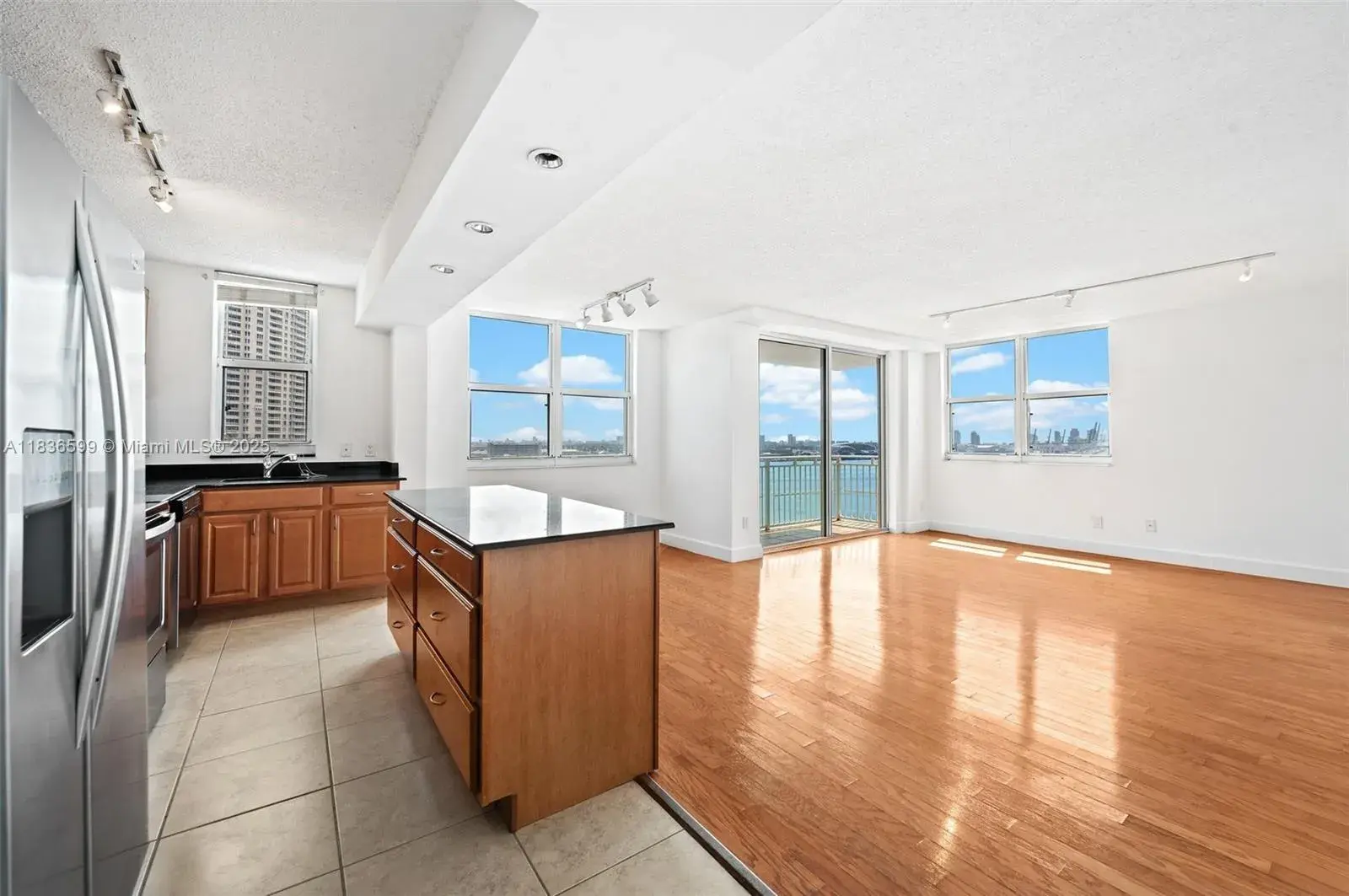 770 Claughton Island Dr # 1915, Miami FL 33131