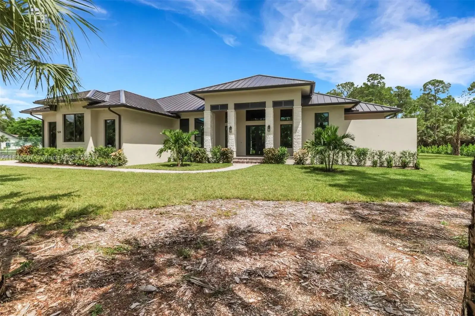 524 13th St Sw, Naples FL 34117 photo 2