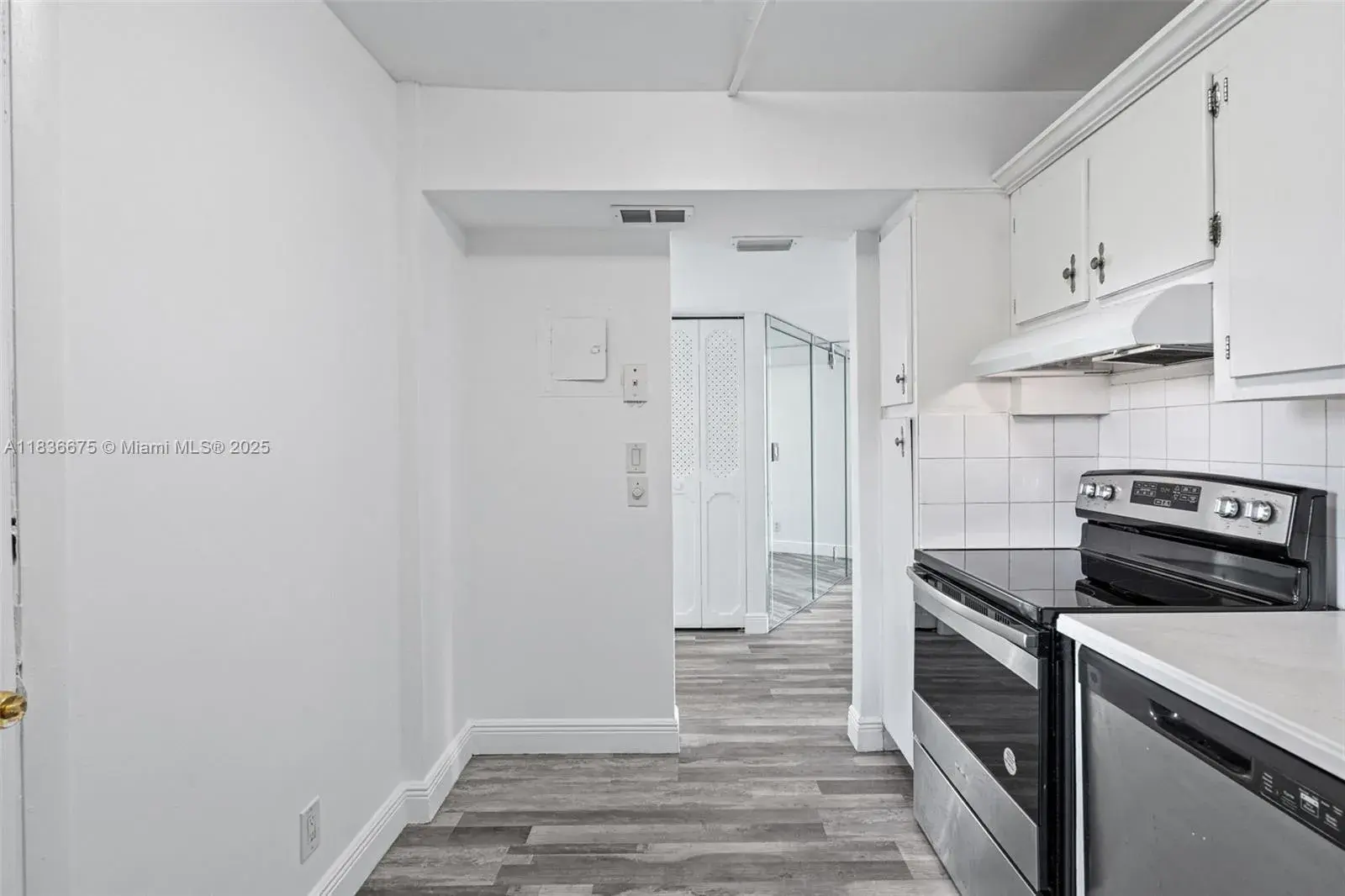 3401 N Country Club Dr, Aventura FL 33180